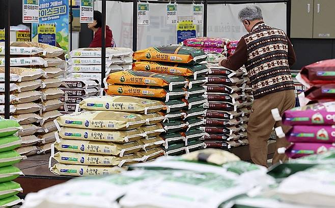 한 대형마트에 쌀이 진열돼 있다. 뉴시스