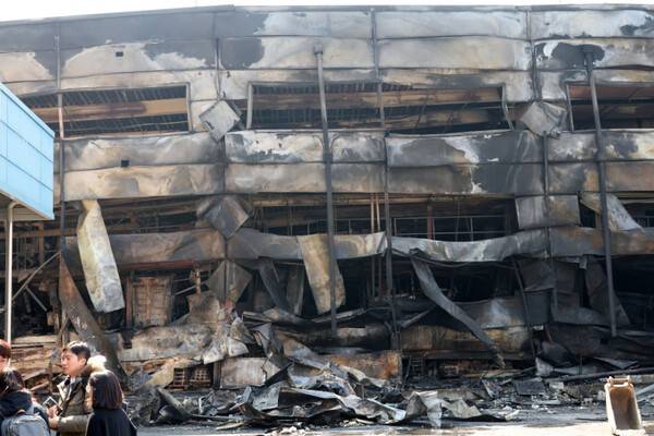 지난달 대형 화재가 발생했던 대전 대덕구 안전공업의 건물이 골격만 남아 있다. [출처=연합 ]