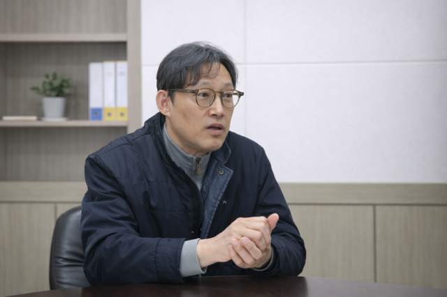 이재환 hy 중앙연구소장이 아주경제와 인터뷰에서 유산균 산업의 트렌드 변화에 대해 설명하고 있다. [사진=hy]