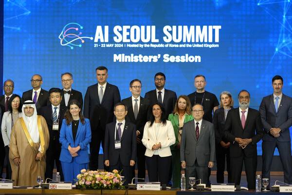 AI와 국제규범을 둘러싼 경쟁은 이제 군사력만큼 중요한 국제질서의 축이 되고 있다. 한국이 이 논의의 중심으로 부상하고 있다는 점은, 21세기 강대국의 조건이 달라지고 있음을 보여준다.