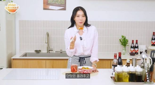 평소 뛰어난 자기 관리를 보여주는 배우 오윤아가 혈당 급상승을 방지하는 요리법을 소개했다. 사진=유튜브 채널 '키친인어박스' 영상 캡처
