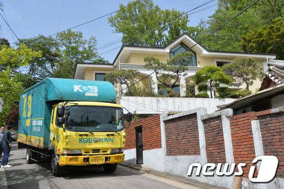 이삿짐을 실은 이사업체 트럭(사진은 기사 내용과 무관함) ⓒ 뉴스1 구윤성 기자