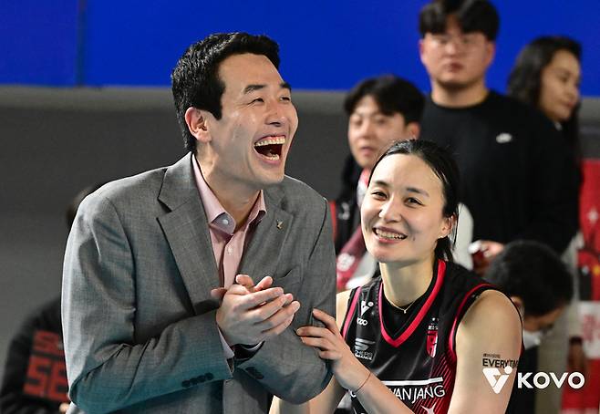 정관장에서 함께했더 고희진 감독과 표승주. 제공 | 한국배구연맹