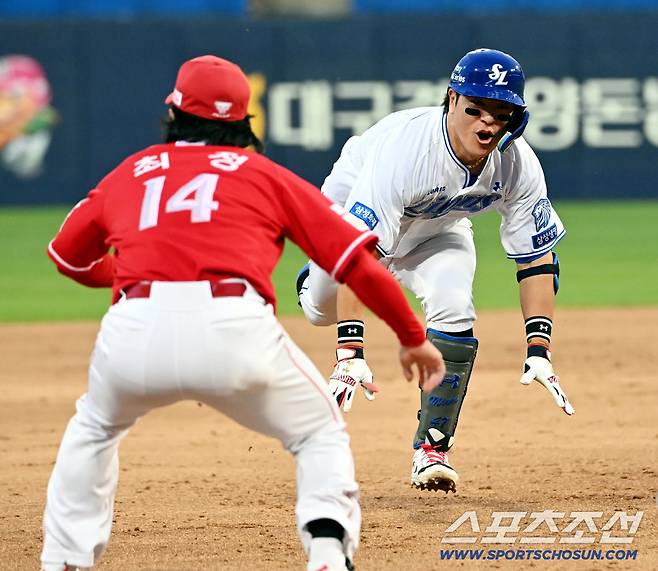 21일 대구삼성라이온즈파크에서 열린 SSG와 삼성의 경기. 2회말 2사 2루 삼성 강민호가 1타점 2루타를 치고 3루까지 내달리고 있다. 강민호는 3루 태그아웃됐다. 대구=허상욱 기자wook@sportschosun.com/2026.04.21/