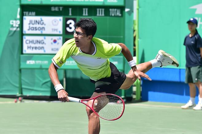 서브에서 다소 흔들렸지만 리턴 게임에서 상대를 압도한 정현. 광주광역시테니스협회