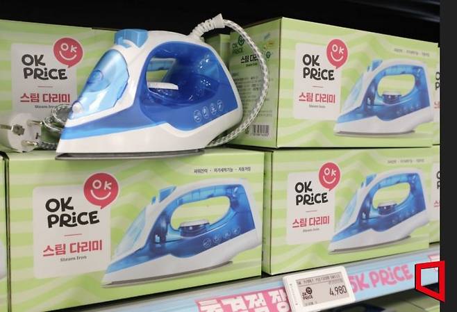 이마트 용산점 5K 프라이스존에 4980원짜리 스팀다리미가 진열돼 있다. 이마트 제공
