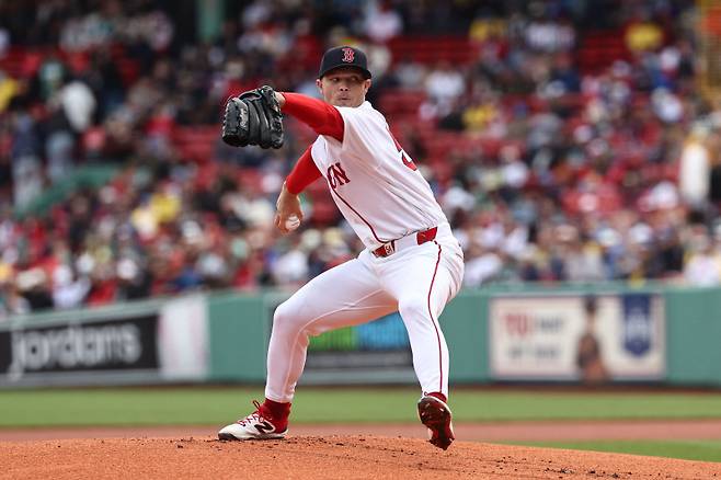 <yonhap photo-0187=""> BOSTON, MA - APRIL 20: Sonny Gray #54 of the Boston Red Sox pitches against the Detroit Tigers during the first inning at Fenway Park on April 20, 2026 in Boston, Massachusetts. (Photo By Winslow Townson/Getty Images) (Photo by Winslow Townson / GETTY IMAGES NORTH AMERICA / Getty Images via AFP)/2026-04-21 01:17:29/ <저작권자 ⓒ 1980~2026 ㈜연합뉴스. 무단 전재 재배포 금지, AI 학습 및 활용 금지></yonhap>