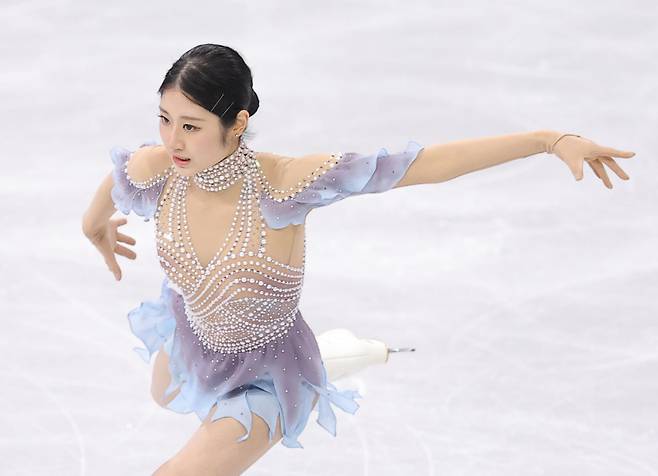 <yonhap photo-2958="">17일(현지시간) 이탈리아 밀라노 아이스스케이팅 아레나에서 열린 2026 밀라노ㆍ코르티나담페초 동계올림픽 여자 싱글 쇼트 프로그램에 출전한 이해인이 연기를 펼치고 있다. 사진=연합뉴스</yonhap>