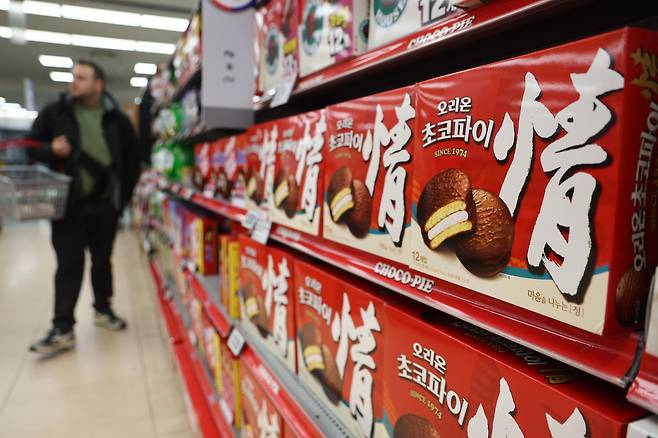서울의 한 대형마트에 오리온 ‘초코파이’가 진열돼 있다. 연합뉴스