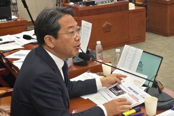 ▲2026년 4월 21일 국회 '윤석열 정권 정치검찰 조작기소 의혹 사건 진상규명 국정조사특별위원회'의 '윤석열 명예훼손 허위 보도 조작기소 사건' 등 관련 청문회에서 질의 중인 김승원 더불어민주당 의원. 사진=미디어오늘 영상 갈무리