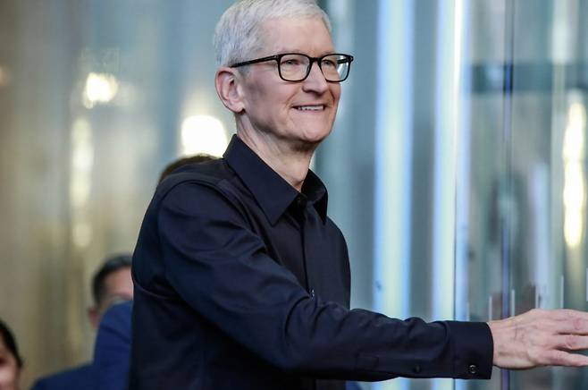 팀 쿡 애플 CEO(최고경영자)가 9월 1일(현지시간) CEO 자리에서 이사회 의장(회장)으로 물러난다. 애플의 CEO 교체는 2011년 이후 15년 만이다. /사진=블룸버그