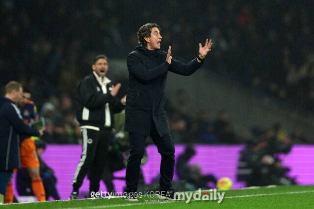 토마스 프랭크 감독이 선수단에게 전술을 지시하고 있다(토트넘 홋스퍼 감독 시절). /게티이미지코리아
