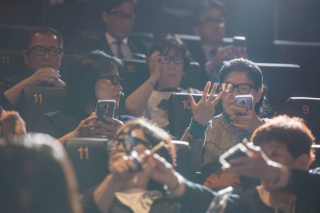 지난 20일 롯데시네마 도곡에서 진행된 청각장애인을 위한 ‘배리어프리 특별 상영회’ [롯데컬처웍스 제공]