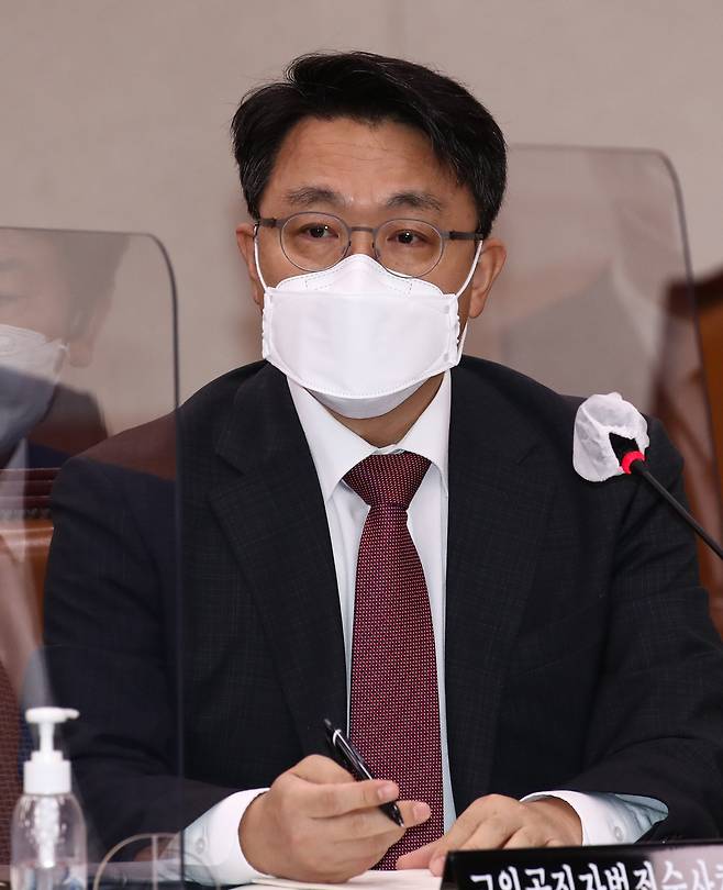 김진욱 전 고위공직자범죄수사처(공수처) 처장. 사진은 김 전 처장이 공수처장이던 지난 2022년 8월 국회에서 열린 법제사법위원회 전체회의에서 의원 질의에 답변하는 모습. 이상섭 기자