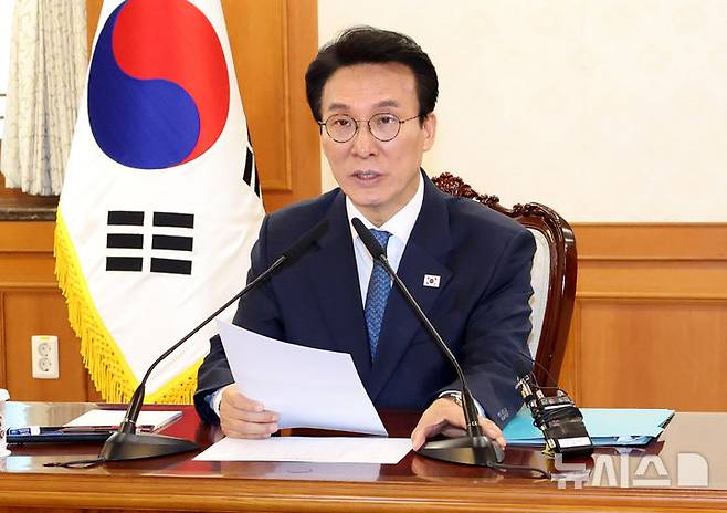 [서울=뉴시스] 추상철 기자 = 김민석 국무총리가 21일 오전 서울 종로구 정부서울청사에서 열린 전남광주통합특별시 출범 준비 점검회의에서 발언하고 있다. 2026.04.21. scchoo@newsis.com