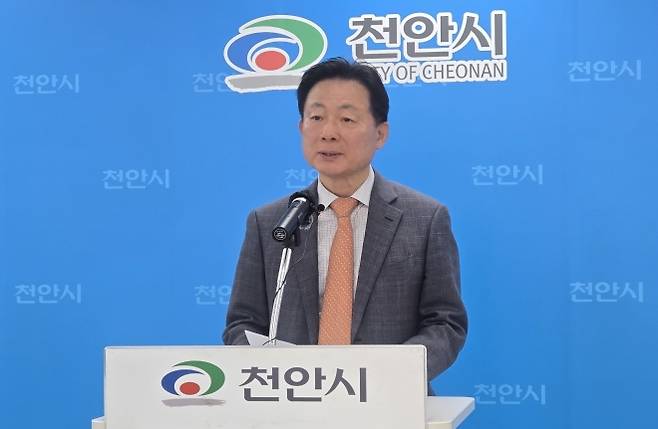 박찬우 국민의힘 천안시장 후보가 21일 장애인 정책을 발표하고 있다. 이종익 기자