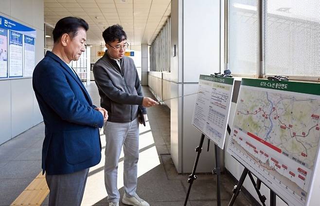 8일 김동근 의정부시장이 GTX C 의정부역 사업 예정지에 대한 현장 점검을 하고 있다. 사진 제공=의정부시