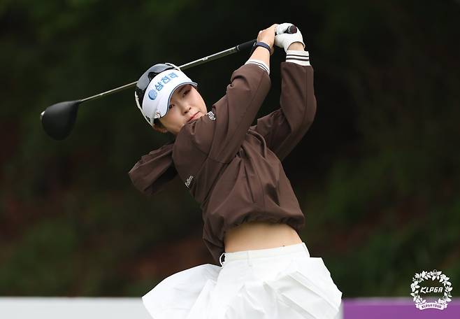 2026시즌 KLPGA 투어 초반 4개 대회에서 두 번의 준우승을 포함해 톱3에 세 번 이름을 올리며 대상과 상금, 평균타수 1위에 올라있는 전예성. ‘빈스윙 효과’를 앞세운 그는 5년 가까운 우승 가뭄을 끝내고 통산 2승을 달성할 수 있길 기대하고 있다. 사진제공 | KLPGA