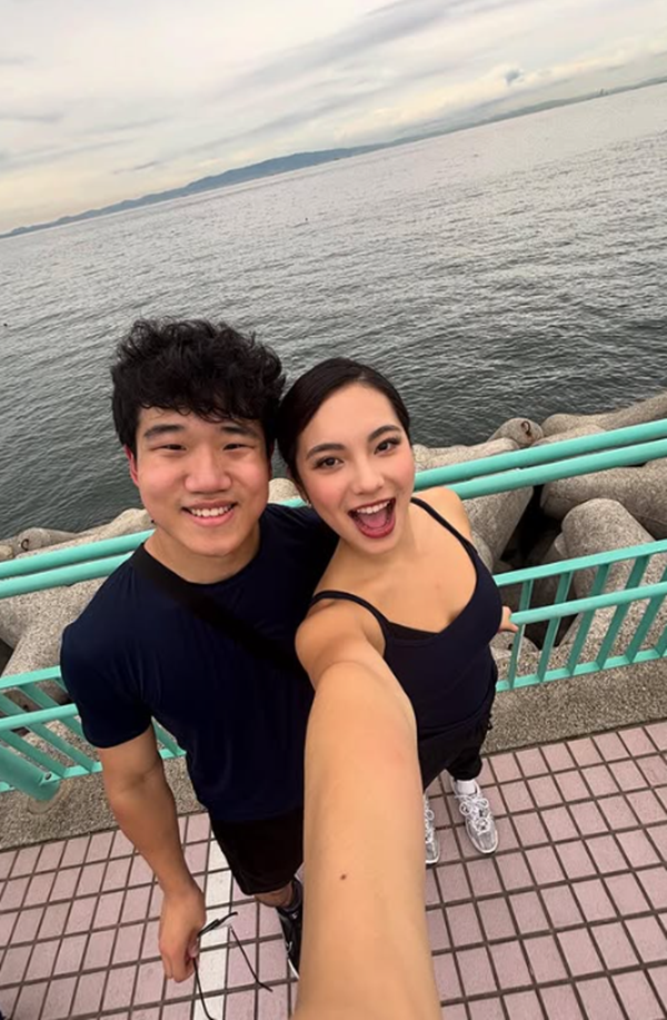 ▲ 둘은 2022-2023시즌에도 성장세를 이어 갔다. ISU 주니어 그랑프리 시리즈 1차 대회에서 금메달을 거머쥐며 한국 아이스댄스 사상 최초의 메이저 국제대회 우승이란 굵직한 이정표를 세웠다.&nbsp;ⓒ 임해나 SNS