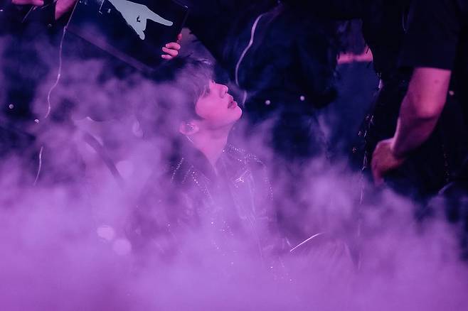 일본 사로잡은 방탄소년단 진, 압도적 비주얼·보컬·퍼포먼스..'근본적인 아름다움'