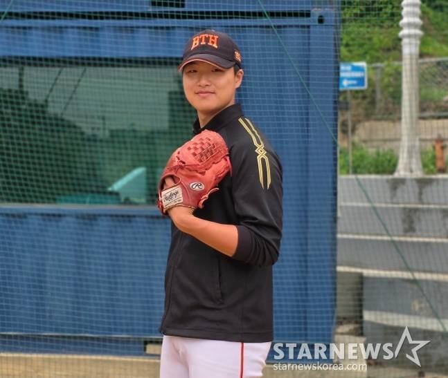 부산공고 곽도현이 17일 부산광역시 남구 대연동에 위치한 부산공고 운동장에서 포즈를 취하고 있다. /사진=김동윤 기자