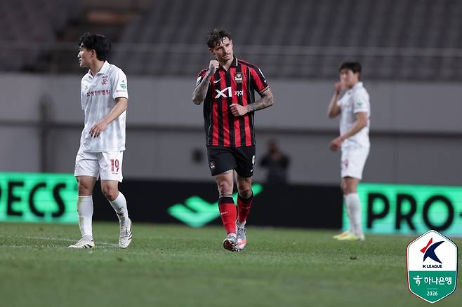 클리말라(가운데).  /사진=한국프로축구연맹 제공