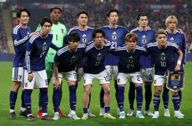 월드컵 우승이라는 목표를 위해 미래 세대 육성에 집중하고 있는 일본 축구 국가대표팀이 오는 6월 열리는 2026 국제축구연맹(FIFA) 북중미 월드컵에 19세 이하(U-19) 대표팀을 동행시키기로 결정했다. 일본 U-19 대표팀은 월드컵 기간 동안 A대표팀의 훈련 파트너 역할을 수행하고, 동시에 월드컵 현장을 경험하면서 국가대표의 꿈을 키울 예정이다. 사진 연합뉴스