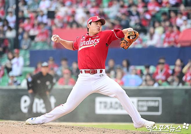 SSG 랜더스 마무리 조병현이 21일 대구 삼성 라이온즈파크에서 열린 2026 신한 SOL KBO리그 삼성과의 팀 간 1차전에서 2이닝 무실점을 기록, 승리투수가 됐다. 사진 엑스포츠뉴스 DB