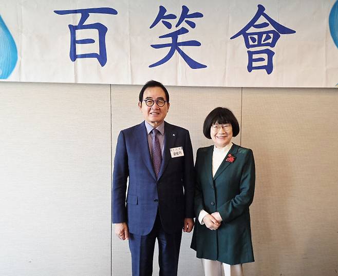 윤은기 회장과 정희선 성균관대 석좌교수(초대 국립과학수사연구원 원장).                      사진=이근설  백소회 운영위원 제공