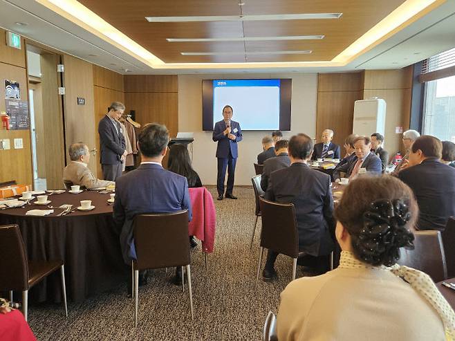 윤은기 회장이 인사말하고 있다.            사진=이근설  백소회 운영위원 제공