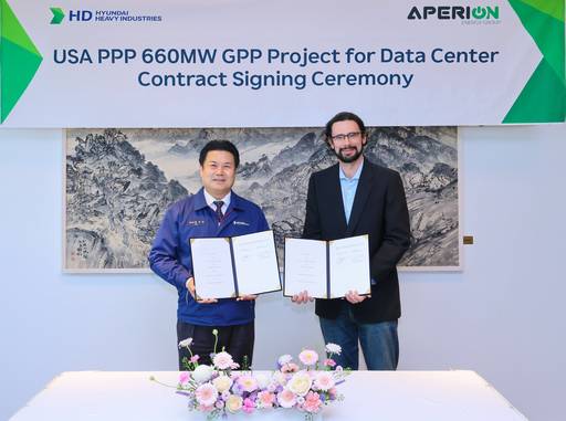 HD현대중공업이 최근 미국 에너지 인프라 개발기업인 Aperion Energy Group(AEG)과 20MW급 힘센엔진(HiMSEN) 기반의 발전설비 공급계약을 체결했다. (왼쪽부터 한주석 HD현대중공업 엔진기계사업대표, 아론 휠러(Aaron Wheeler) AEG 최고경영자)./HD현대