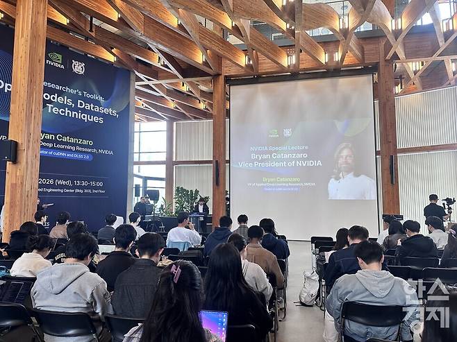 엔비디아는 22일 서울대학교 해동첨단공학관에서 'NVIDIA Nemotron Developer Days Seoul 2026' 리서치 인바이티드 토크를 열었다./고예인 기자&nbsp;