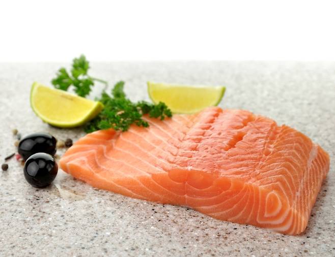 연어에는 두뇌에 좋은 오메가-3 지방산이 많이 들어있다. 사진=게티이미지뱅크