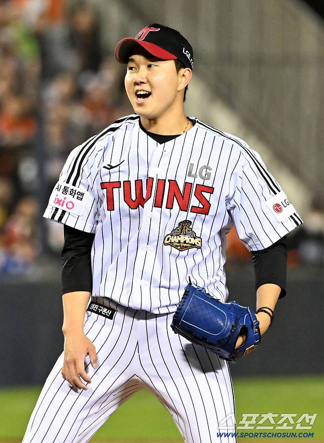 21일 잠실구장에서 열린 LG와 한화의 경기. 승리한 LG 유영찬이 기뻐하고 있다. 잠실=박재만 기자 pjm@sportschosun.com/2026.04.21/