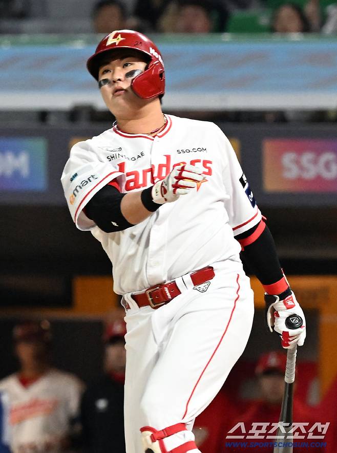 15일 인천SSG랜더스필드에서 열린 SSG와 두산의 경기. SSG 고명준이 타격을 하고 있다. 인천=박재만 기자 pjm@sportschosun.com/2026.04.15/