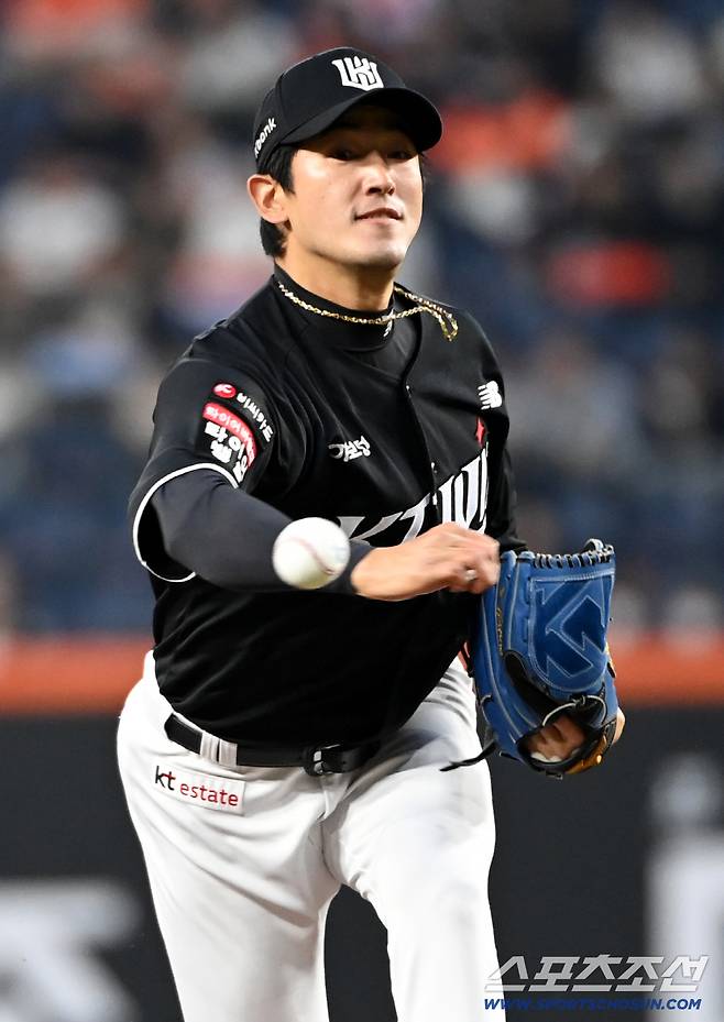1일 대전한화생명볼파크에서 열린 KT와 한화의 경기. KT 선발투수 고영표가 역투하고 있다. 대전=허상욱 기자wook@sportschosun.com/2026.04.01/
