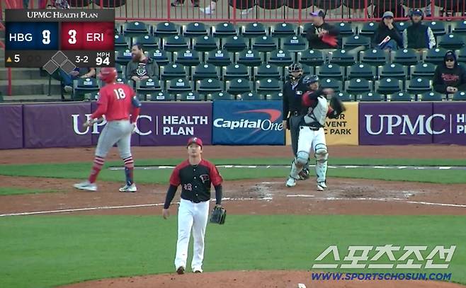 디트로이트 더블A에서 뛰고 있는 고우석이 15일(한국시각) 등판해 삼진을 잡은 뒤 포수를 보며 활짝 웃고 있다. 이리 시울브즈 X( 구 트위터) 영상 캡쳐