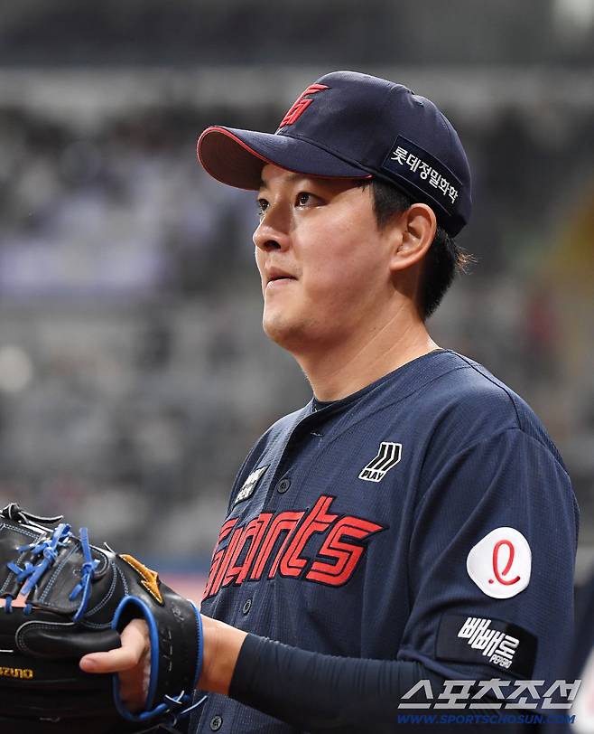 12일 서울 고척스카이돔에서 열린 롯데-키움전. 7회 등판해 1이닝을 무실점으로 막은 김원중이 안도하고 있다. 고척=정재근 기자 cjg@sportschosun.com/2026.4.12/