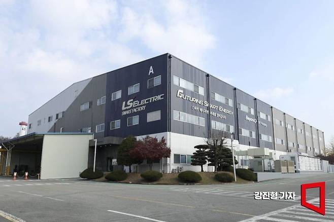 지난해 12월20일 충남 천안시에 위치한 LS일렉트릭 천안DC팩토리의 모습. 강진형 기자