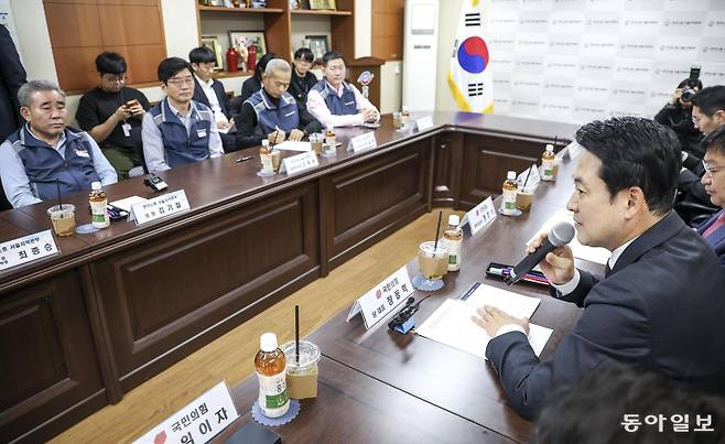 21일 서울 영등포구 한국노총 서울지역본부에서 열린 간담회에서 국민의힘 장동혁 대표가 발언하고 있다. 장승윤 기자 tomato99@donga.com