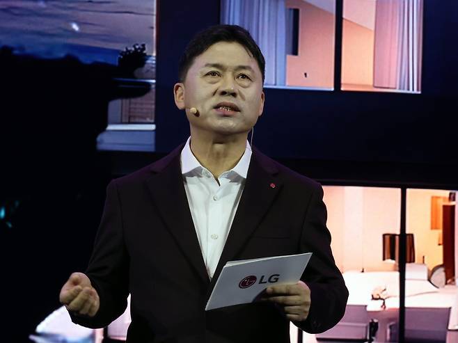 류재철 LG전자 대표(사장)이 5일(현지시간)  미국 네바다주 라스베이거스 만달레이베이 호텔에서 열린 CES 2026 ‘LG전자 미디어컨퍼런스’에서 기조연설을 하고 있다. 2026.1.6/뉴스1