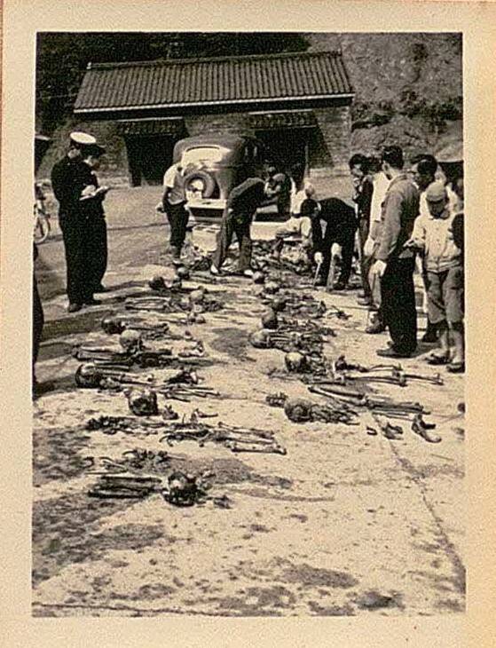 일본 프리랜서 언론인 후세 유진 기자가 일본 후생노동성을 상대로 한 정보공개청구로 확보한 ‘우키시마호 사망자 유해 처리에 관한 보고’ 문서에서 1950년 우키시마호 인양 과정에 관계자들이 유골 상태를 파악하는 모습을 확인할 수 있다. 후세 유진 제공