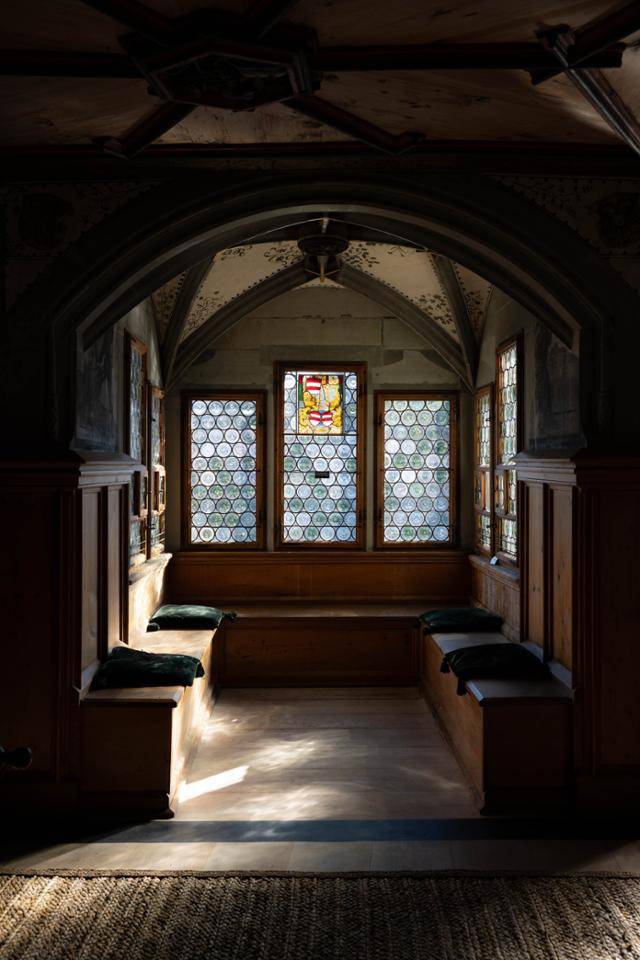 샤프하우젠주 슈타인 암 라인 성 조지 수도원의 스테인드 글라스를 통해 들어오는 햇빛이 아름답다.