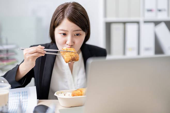 LDL 콜레스테롤 수치가 높을수록 심혈관 질환 발병 위험이 높아진다. /클립아트코리아