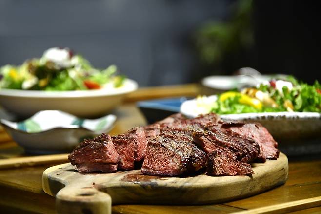 가정의학과 전문의 박용우 교수가 저탄고지 다이어트가 실패할 수 있는 이유를 짚었다./사진=클립아트코리아
