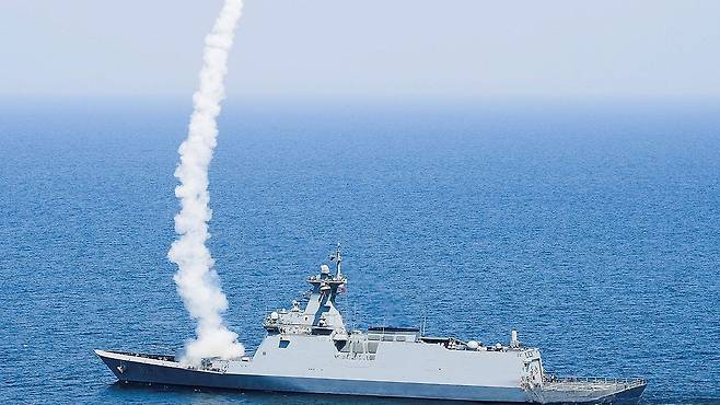 춘천함, 해궁 대함유도탄방어유도탄 발사 [연합뉴스/해군 제공]
