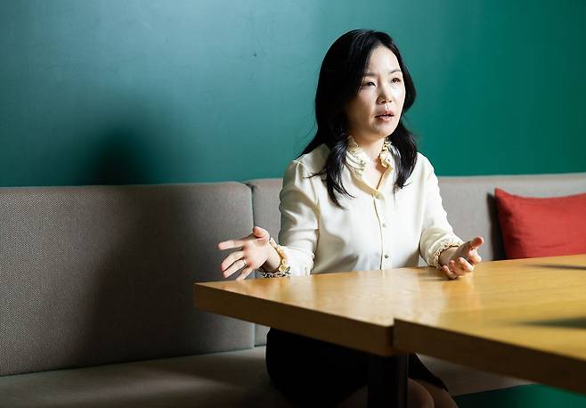 김 작가는 “늘 돈에 쫓기는 느낌이었다”고 했다. 전북 전주에서 상경해 고시원에 살면서 계약직으로 일했고, 대학원 졸업 이후 정규직으로 취업했다. “사회초년생 시절 결혼해서 학자금 대출과 내 집 마련 부담, 육아까지 겹친 탓에 항상 여유가 없었어요. 재테크를 본격적으로 시작하고서, 문제는 소득이 아니라 관리라는 걸 깨달았습니다.” 우상조 기자