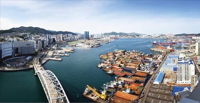 국내 수산물 유통 거점인 부산항 북항 전경. /한경DB