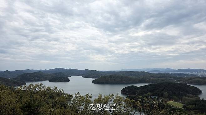 충북 청주시 상당구 문의면 청남대 제1전망대에서 바라본 대청호 풍경. 이삭 기자.
