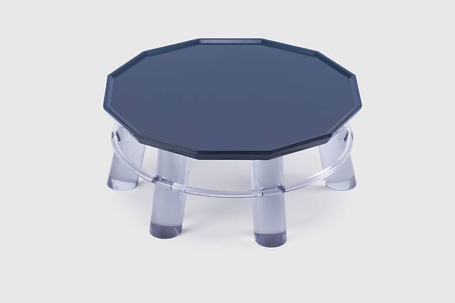 The ″Floating Heritage″ soban (traditional Korean tables) piece by design duo ″Andy & Jong,″ featured at the Milan Design Week [BE FORMATIVE]